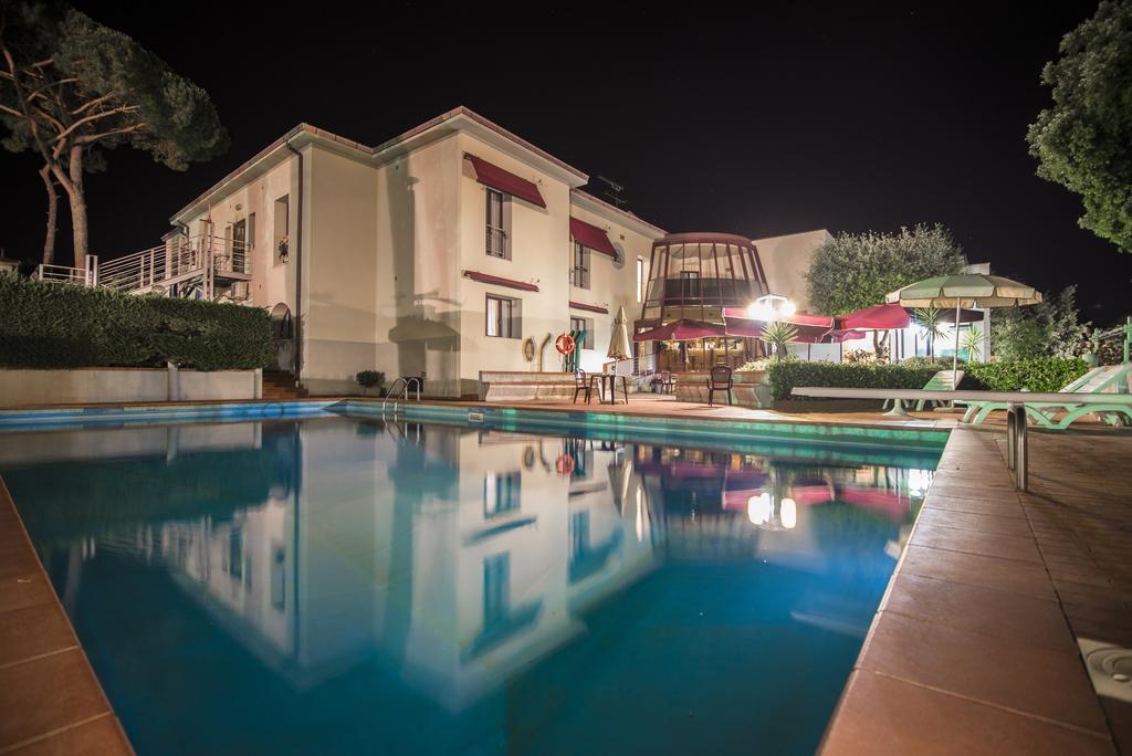 Hotel Kon Tiki Σαν Βιντσέντσο Εξωτερικό φωτογραφία