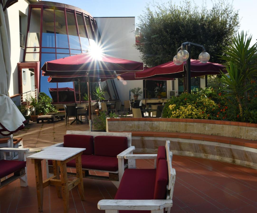 Hotel Kon Tiki Σαν Βιντσέντσο Εξωτερικό φωτογραφία