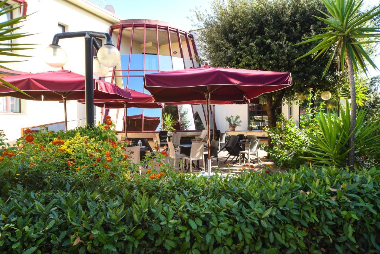 Hotel Kon Tiki Σαν Βιντσέντσο Εξωτερικό φωτογραφία
